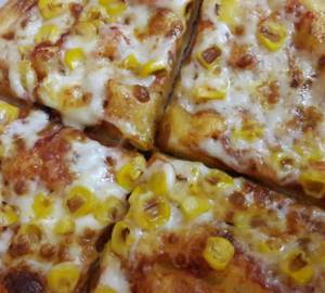 Classic corn pizza