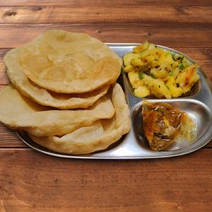 Dry Aloo + 4 Poori