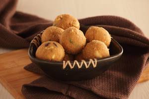 Besan Ladoo     .