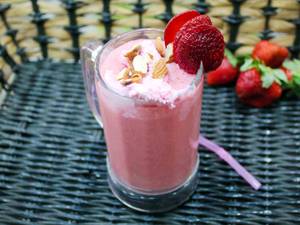 Strawberry Shake With Strawberry Ice cream