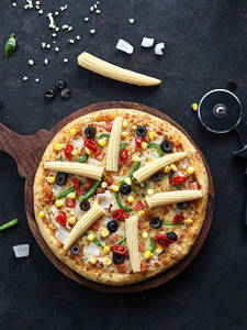 Deluxe Veggie Pizza