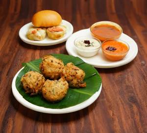 Sabudana Khichadi With Koshimbir