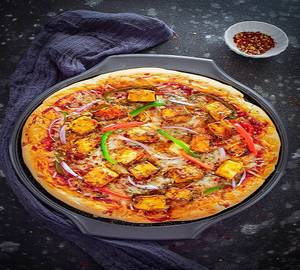 Onion and tomato pizza