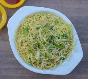 Hakka Noodles Veg