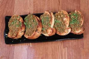 Cheesy Mutton Garlic Bread