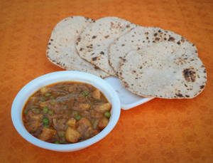 Aloo Matar With 4 Roti