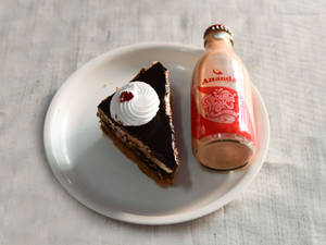 Kesar Milk Shake + Chocolate Pastry