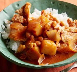 Thai Massaman Curry Chicken [with Potatoes]