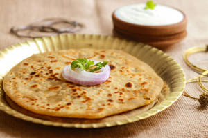 1pc Aloo Paratha With Curd & Pickle