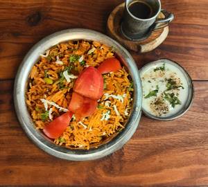 Veg Biryani Raita With Gulab Jamun