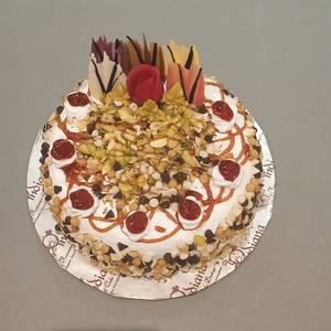 Vanilla Caramel Crunch Cake