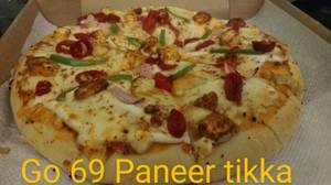 Paneer Tikka Pizza