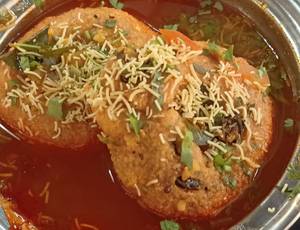 Rassa Batata Vada [1 Plate, 2 Pieces]