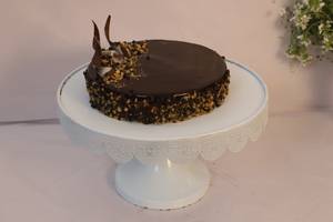 Chocolate crunch cake