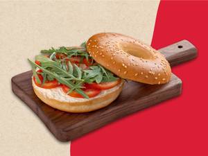 Bagel with Tomato, Arugula & Cream Cheese