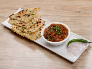 Aloo Payaz Kulcha