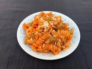 Chicken tangy red sauce pasta