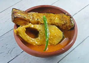 Ilish Jire Shorshe Jhol  Begun Diye (1 Pc)