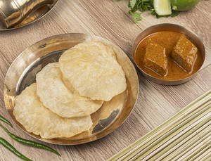 Luchi(3pcs)with Dhokar Dalna(2pc)