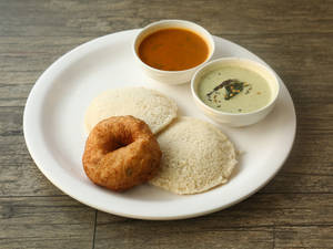 2 Idli 1 Vada(chutney)