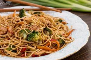 Schezwan Chicken Fried Noodles