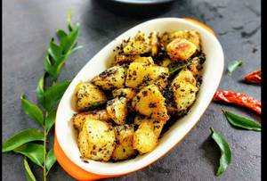 Fried Idli With Coconut Chutney (4pcs)