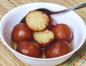 Lal Mohan (Gulab Jamun)