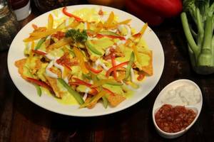 Cheesy Nachos Platter ( Mayonnaise + Salsa Sauce)
