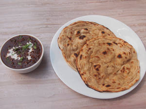 Dal Makhani ( 250Ml) + 2 Roti  + 1Pc Gulab