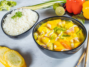 Thai Chicken Yellow Curry With Steam Rice