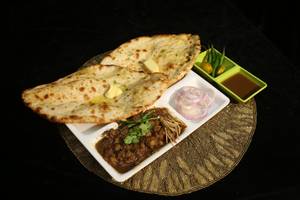 Paneer Naan With Dal Makhani / Chole