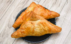 2 Aloo Patties And 2 Gujrati Khaman