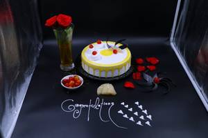 Cute Pineapple Cake