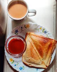 Aloo Toast And Tea