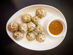 Veg Momos (6 Pcs)