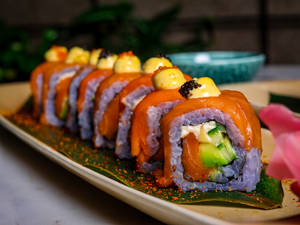 Blue Rice Salmon Roll 8 Pcs