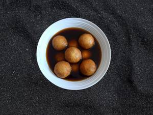 Gurer Rasogolla (1 pc)