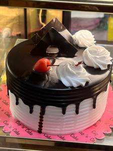 Black Forest Cake with chocochips filling