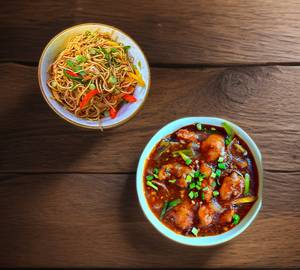 Veg Hakka Noodles + Chicken Chilli Gravy (3Pc)