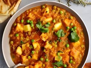 Mattar Paneer                           