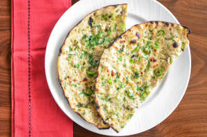 Pyaz Aur Hari Mirch Ki Roti