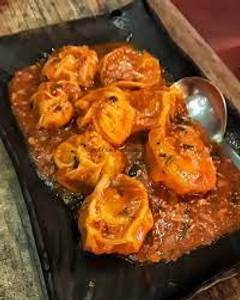 Chicken Gravy Momos [8 Pieces]