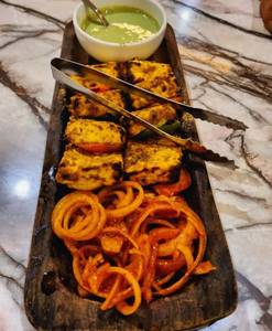 Paneer Tikka Plate 8 Peice