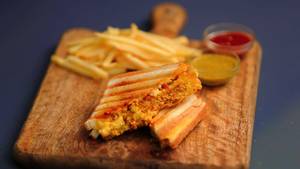 Paneer Cheese Sandwich With French Fries [ Reg ]