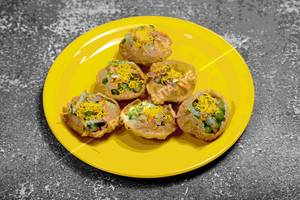 Bangarpet Masala[2plates]10puriz with greenpeas masala and onion salad