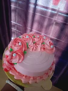 Eggless strawberry cake