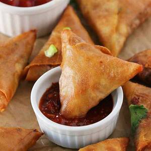 Special Chinese Samosa (2pcs)