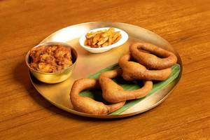 Sel Roti & Alu Dum With Moola Ko Achar