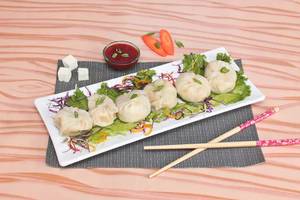 Veg Momos [8 Pieces]