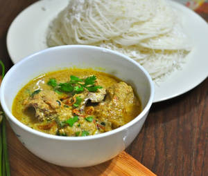 Idiyappam With Chicken Kuruma